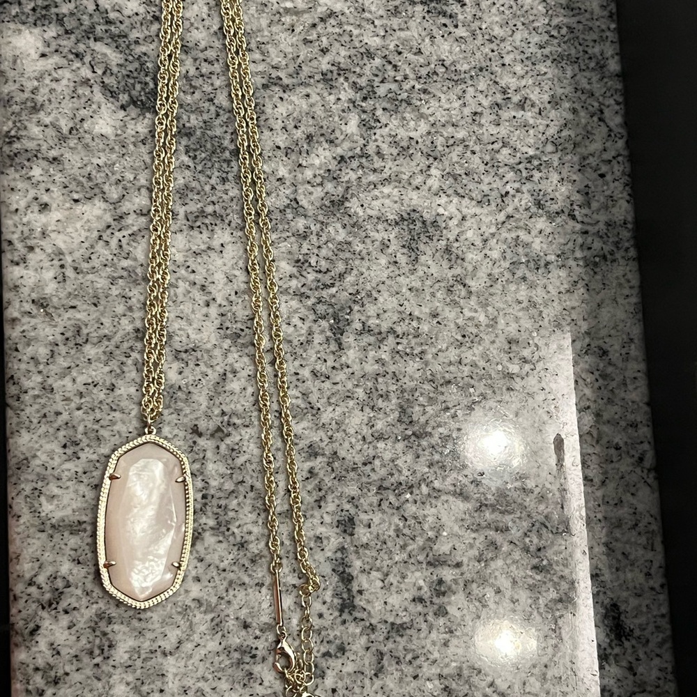 Kendra Scott Gold and White Pendant Necklace